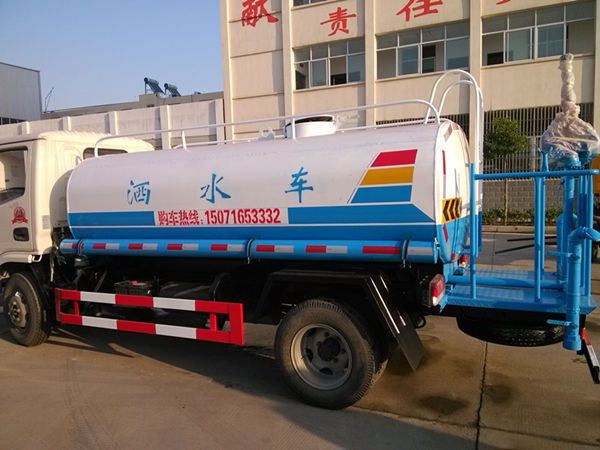 东风福瑞卡洒水车