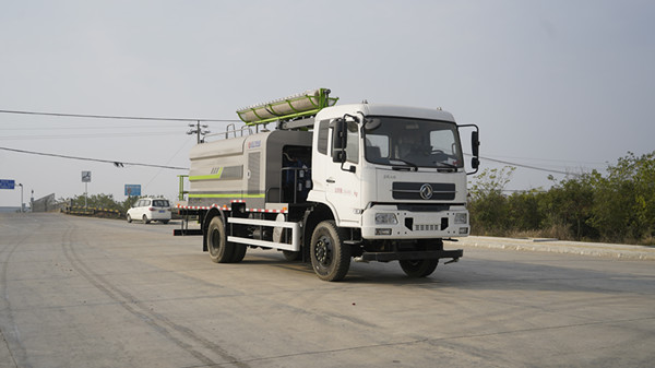 天锦四驱光伏清洗车