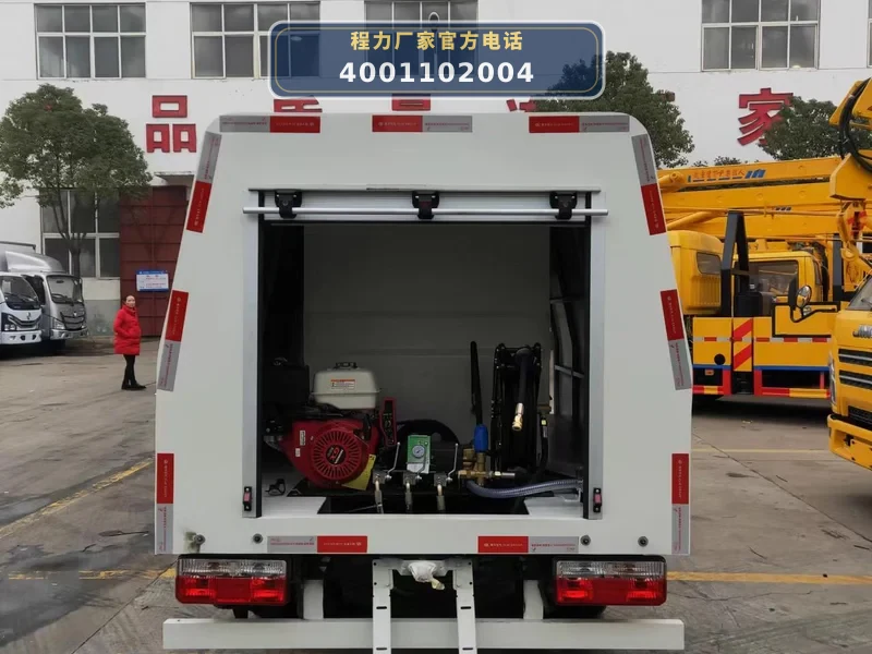 CLW5030TYHD6型东风1.5方蓝牌路面养护车