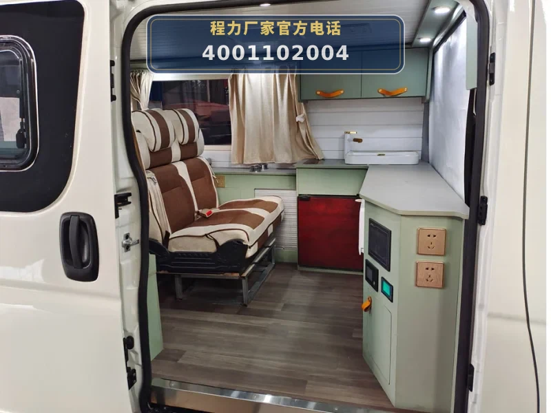 CLW5040XSWBSX型东风5-7座商务车