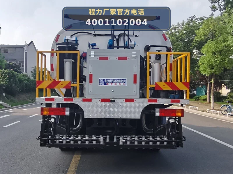 CLW5180GLQALY型潍柴10.7方沥青洒布车