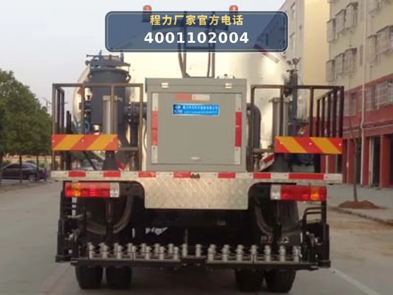 CLW5180GLQC6型解放9方沥青洒布车