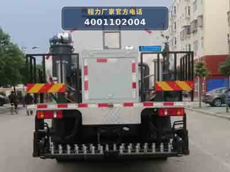 CLW5180GLQD6型东风天锦9.6方沥青洒布车