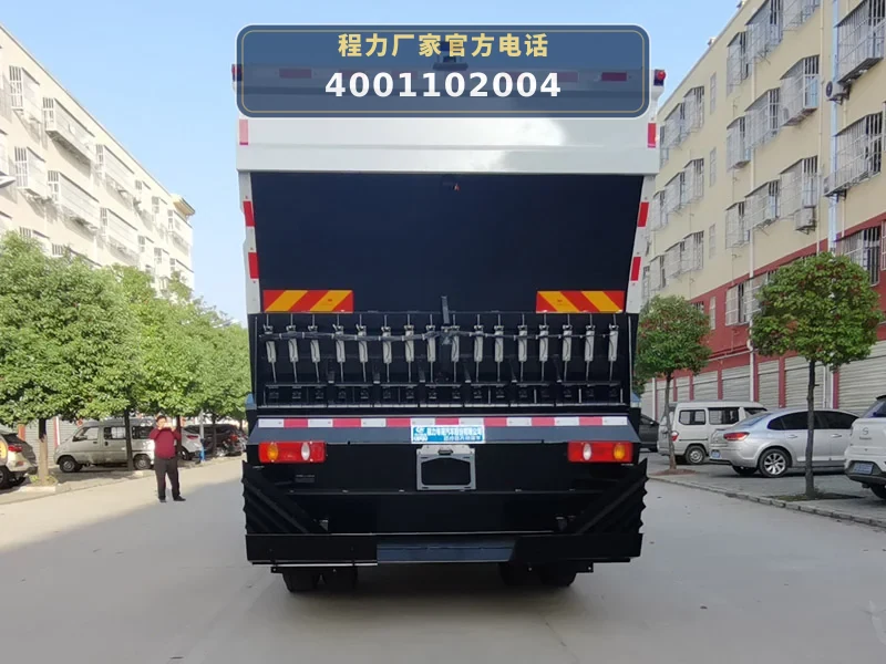 CLW5180TFCD6型同步碎石封层车