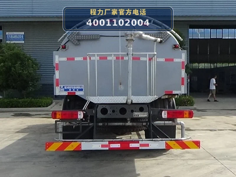 CLW5182GQX6SL型重汽豪沃10方清洗车