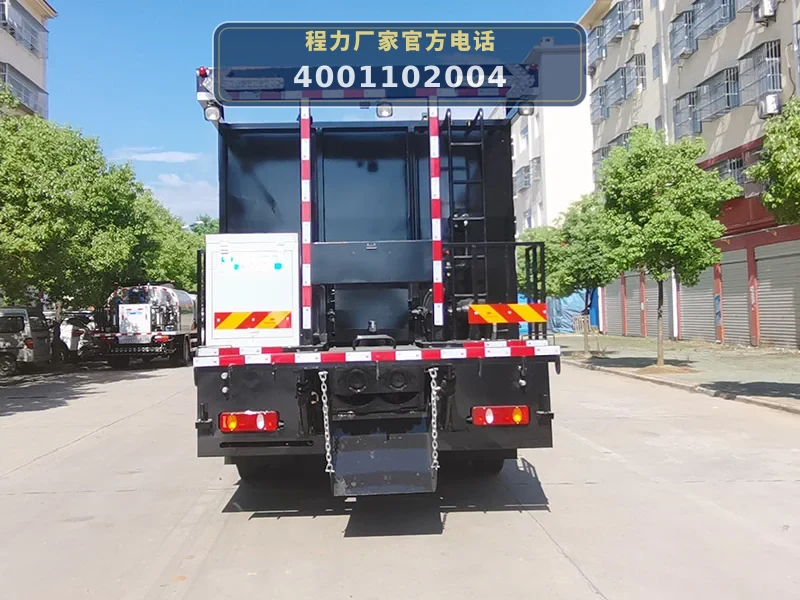 CLW5182TFCD6型东风天锦稀浆封层车