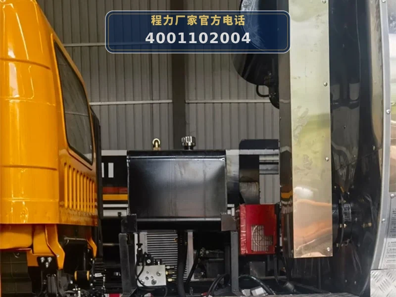 CLW5185GLQZ6型重汽豪沃12方沥青洒布车
