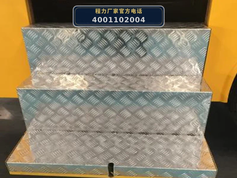 CLW5310XDYD6型东风天龙1000KW电源车